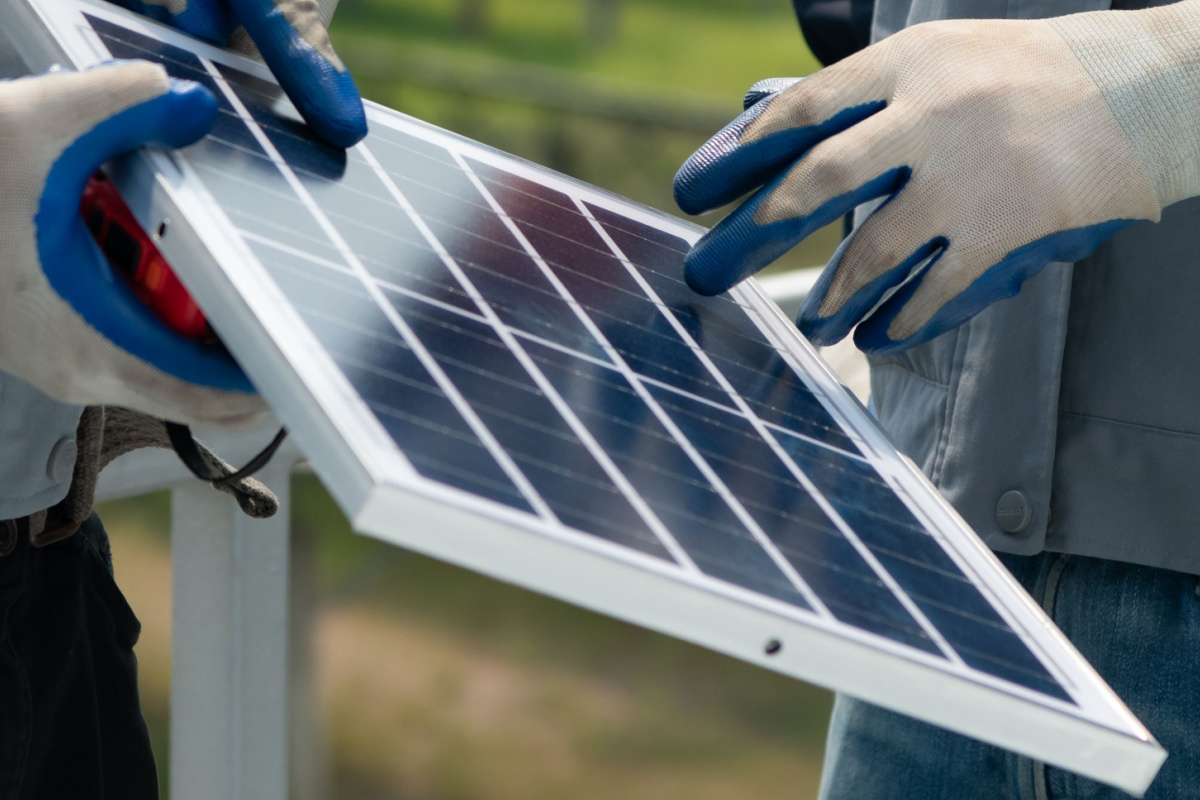 L'invention d'une centrale solaire domestique, mobile et pliable.