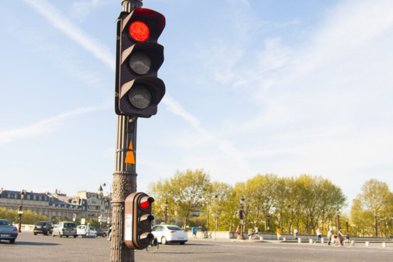 Ces nouveaux radars seront installés au-dessus des feux tricolores.