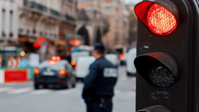 Quand les feux rouges deviennent des cédez le passage pour les