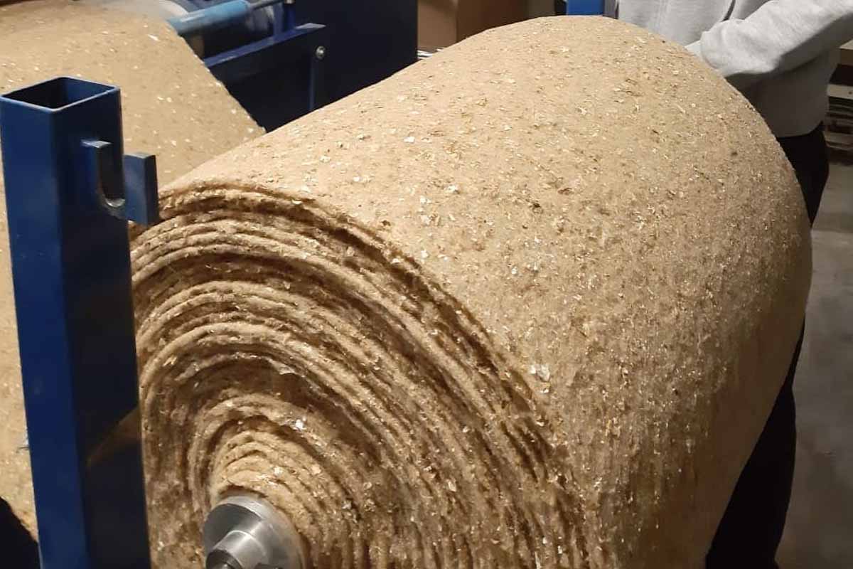 Un rouleau isolant fabriqué à partir de 40 000 mégots recyclés.