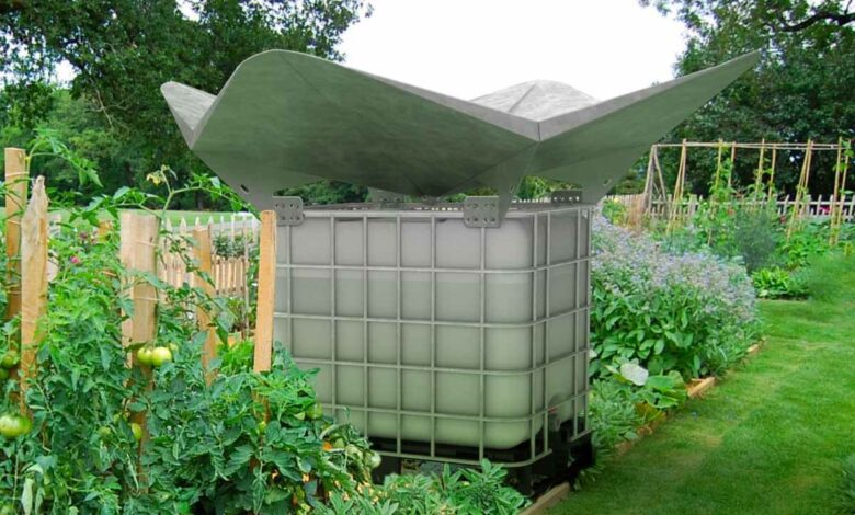 Cette invention permet de collecter l’eau de pluie directement dans un réservoir.