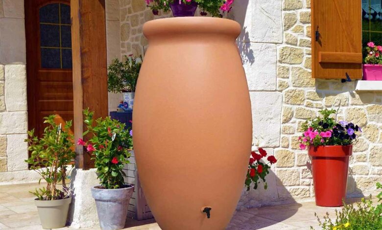 Un étonnant récupérateur d'eau de pluie de 1 000 l en forme de jarre  ancienne en terre cuite - NeozOne