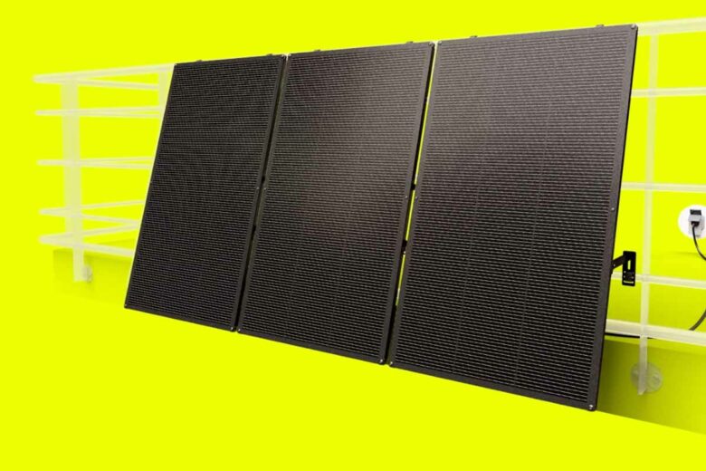Un panneau solaire innovant qui se raccorde à n'importe quelle prise électrique domestique.