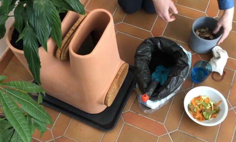 Le pot de fleurs composteur
