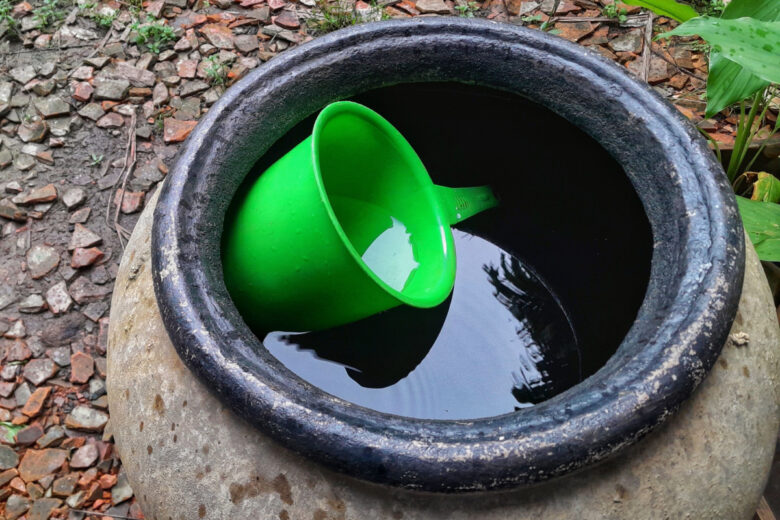 Un baril pour recueillir l'eau de pluie