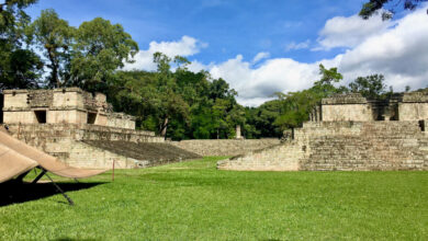 Copán est un site archéologique de la civilisation maya situé dans la région de Copán, non loin de la frontière avec le Guatemala. C'était la capitale d'une importante période classique.