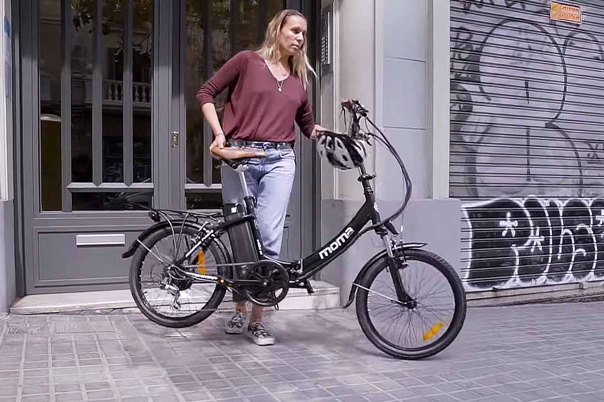 Le vélo électrique MOMA BIKES (pliant) est à moitié prix sur Cdiscount !