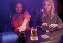 Comment le barman sait-il qu'un client a l'âge légal pour consommer de l'alcool ?