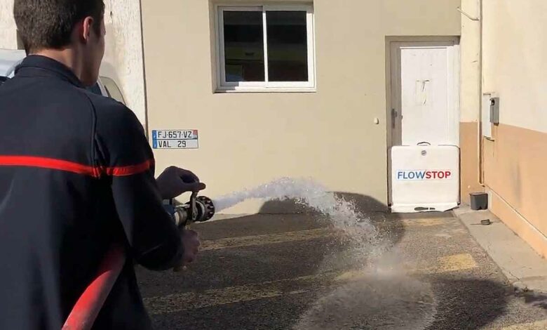 Test du FlowStop avec les pompiers et un jet d'eau de 7 bars.