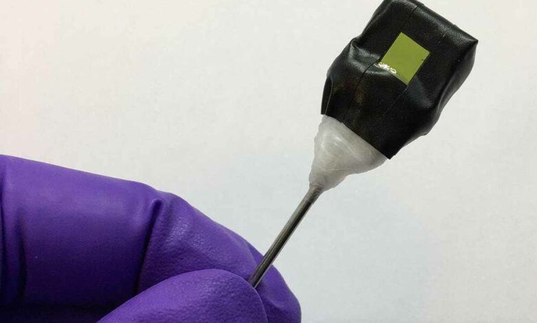 Des scientifiques de l'université de Cambridge produisent des carburants liquides à partir de l'énergie solaire.
