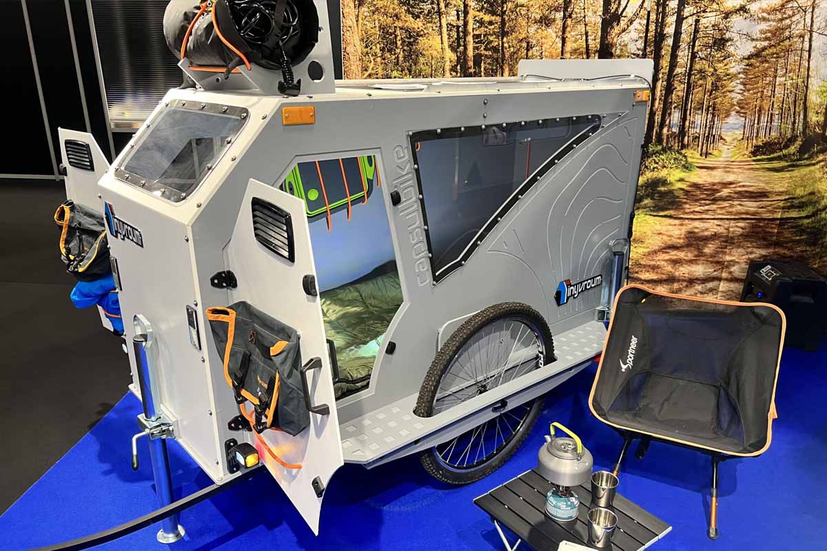 CapsulBike : l'invention d'une mini-caravane autonome en énergie et eau  potable pour vélo électrique - NeozOne