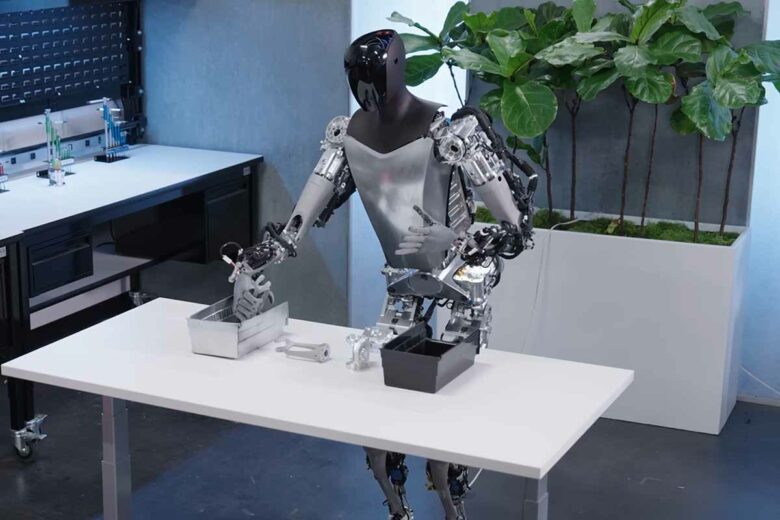 Tesla souhaite créer un robot humanoïde polyvalent, bipède et autonome, capable d'effectuer des tâches dangereuses, répétitives ou ennuyeuses.