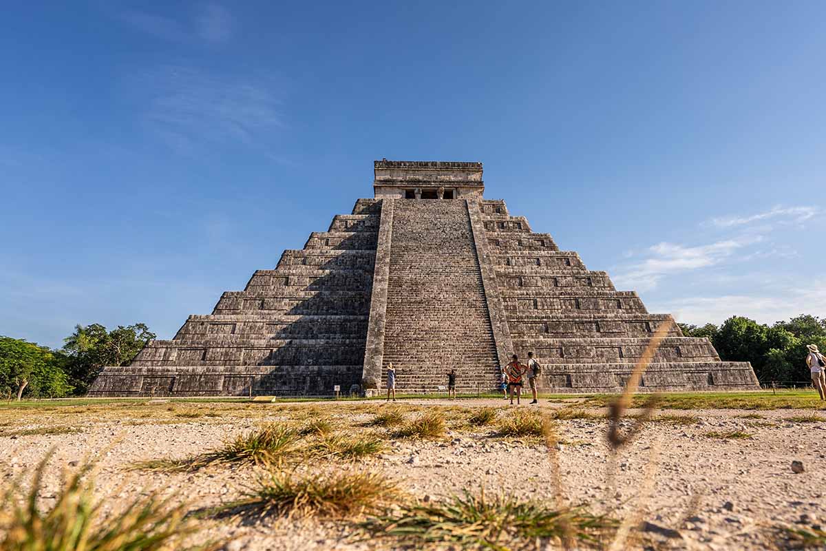 La pyramide de Kukulcan dans la zone archéologique de Chichen Itza.