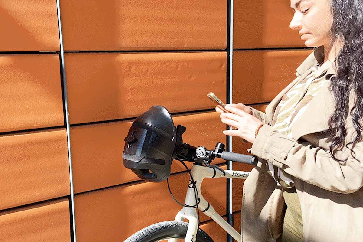 On Board Helmet, l’invention d’un support antivol de casque qui veut inciter les utilisateurs à rouler en toute sécurité