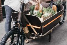 Un vélo cargo électrique en lin et en bambou.