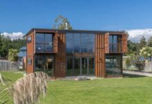 Une impressionnante maison réalisée avec 6 conteneurs.