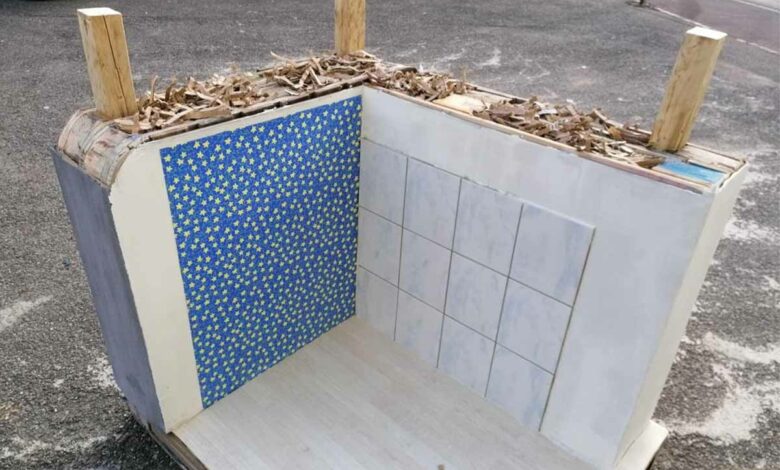 Une maison passive réalisée avec des déchets (plastique, papier, carton)