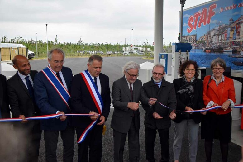 Réau inaugure une station d'avitaillement multi-énergie pionnière axée sur le bio GNC, un carburant du futur