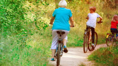 Pratiquer du vélo, le secret de longévité de cette centenaire.