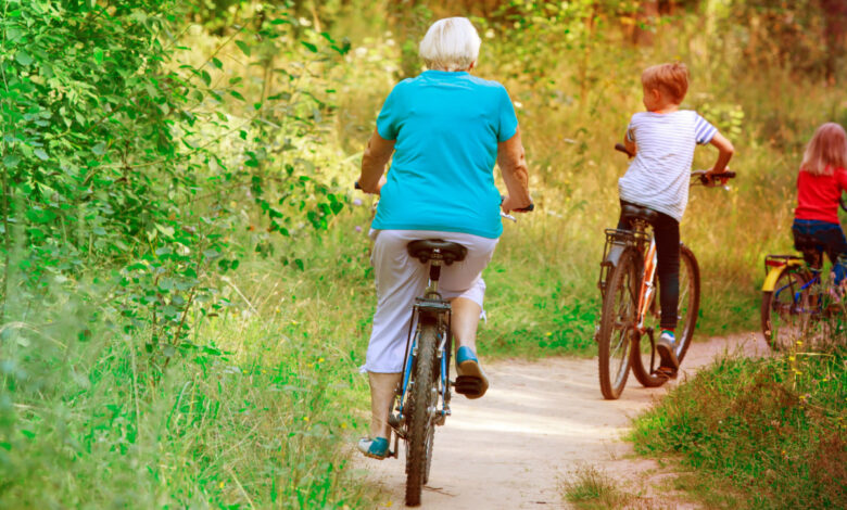 Pratiquer du vélo, le secret de longévité de cette centenaire.