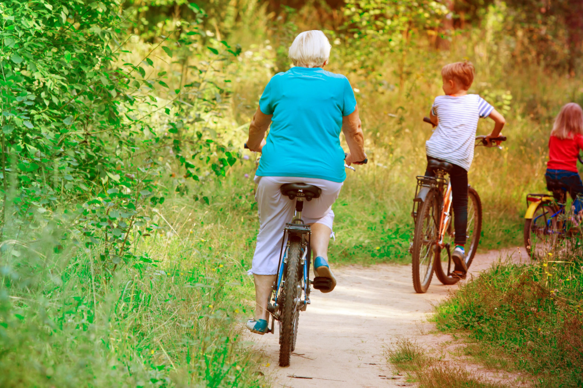 Pratiquer du vélo, le secret de longévité de cette centenaire.