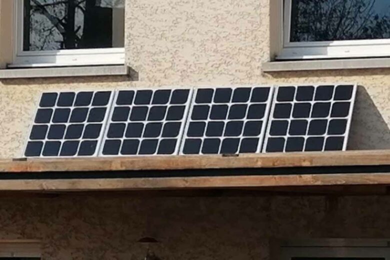 Les panneaux solaires Beem sont conçus pour une installation simplifiée et peuvent être facilement branchés sur une prise électrique.