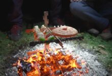 L'invention d'un système de gril, peu encombrant, pliable et lavable en machine à laver la vaisselle