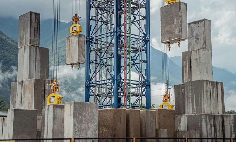 L'invention d'un système de stockage d'énergie par gravité.