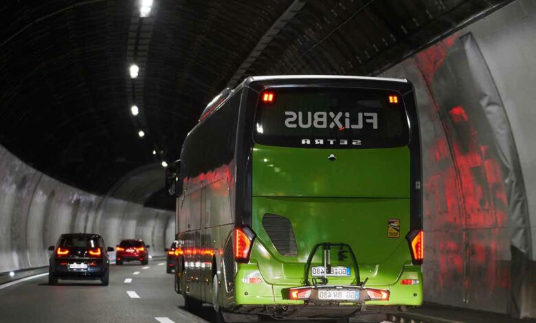L'invention d'un béton photocatalytique capable d'éliminer efficacement les particules fines sur les routes.