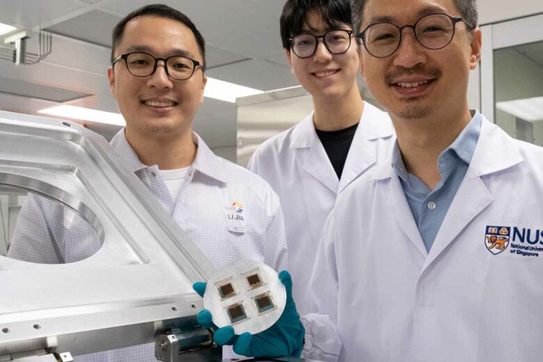 L'équipe composée du professeur adjoint Hou Yi, de M. Wang Xi, du Dr Li Jia et de leurs collaborateurs a obtenu un rendement record de 24,35 % avec une surface active de 1 cm² pour les cellules solaires à base de pérovskite qu'ils ont développées.