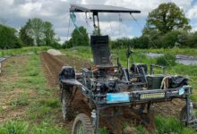 Un chariot solaire pour travailler allongé.