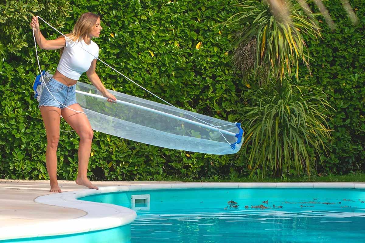 Platypool, l'invention d'une épuisette extra large pour nettoyer