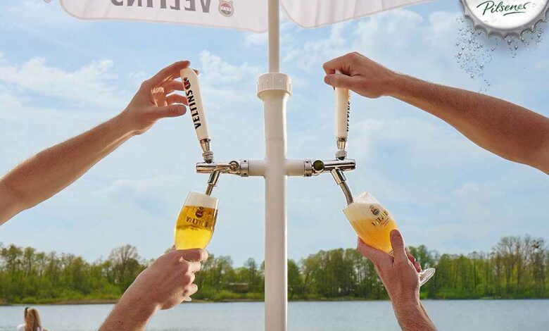 Une marque d'alcool invente le premier parasol qui fait tireuse à bière.