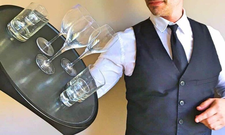 STYLUP® représente une avancée révolutionnaire en matière de plateau de service, étant le premier au monde conçu et développé pour réduire au maximum le risque de chute des verres.