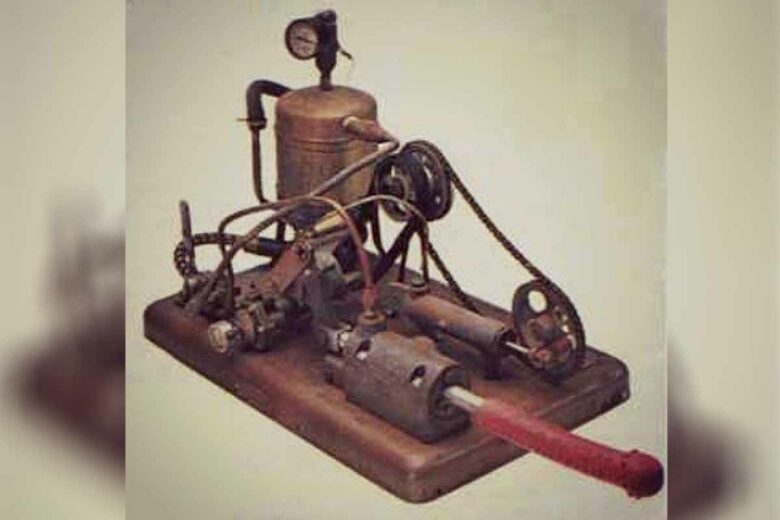 À la fin du XIXe siècle, Joseph Mortimer Granville (1833-1900) fut l'inventeur du tout premier vibromasseur de l'histoire.
