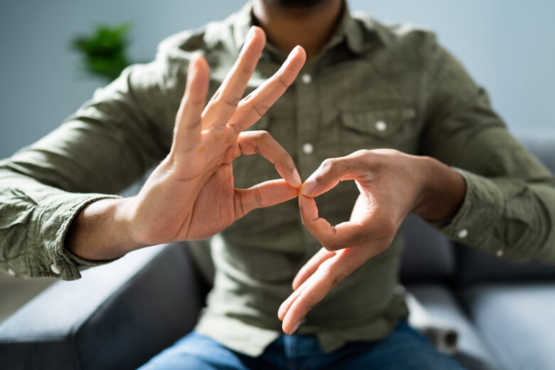 Comment apprendre la langue des signes avec une formation