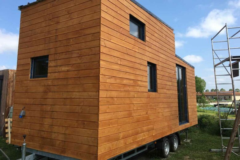 Les tiny houses sont fabriquées à partir de matériaux écologiques, dont une grande partie est fournie par des entreprises locales, favorisant ainsi une approche respectueuse de l'environnement.