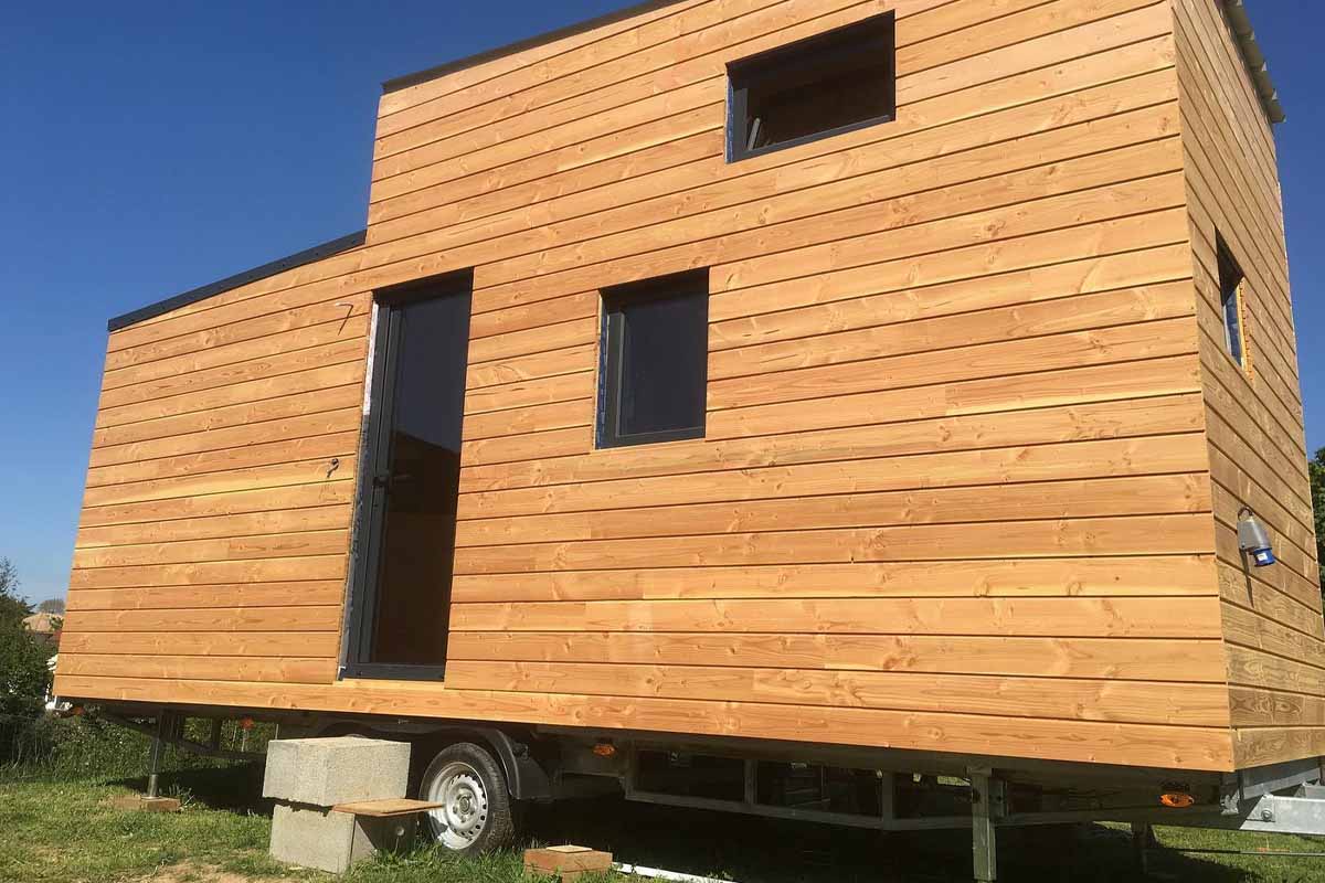 JS-Tiny est une entreprise spécialisée dans la construction de micro-maisons, située à Saint Léger sur Roanne, une commune du nord de la Loire.