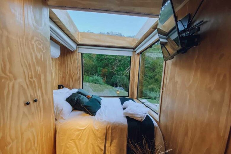 Une maison container au cœur de la nature pour dormir sous un ciel étoilé.
