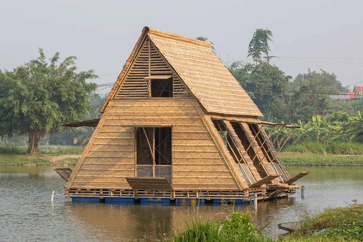 Une maison A-Frame en bambou.