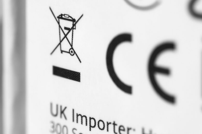 Le RDI conseille d'acheter un onduleur portant le logo CE. Un marquage réglementaire qui indique que le fabricant s'engage sa responsabilité sur la conformité aux exigences essentielles du produit.