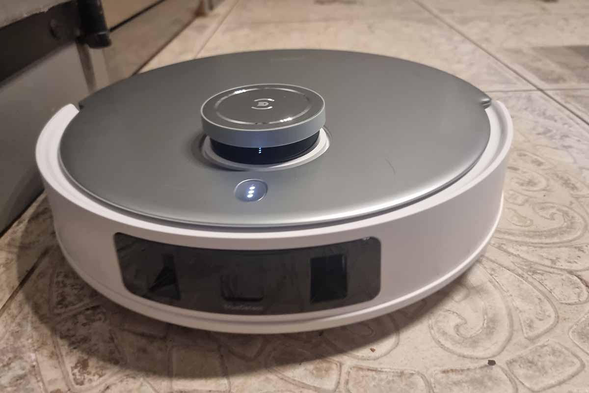 ECOVACS DEEBOT T20 OMNI dans le test : L'aide au nettoyage presque