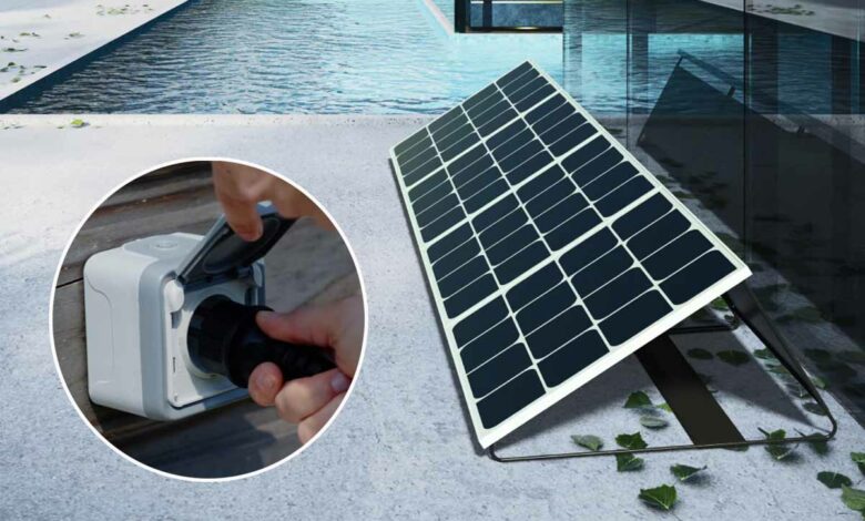 Des panneaux solaires à brancher simplement sur une prise électrique.