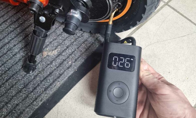 La pompe portable Michelin 009528 pour vélo, auto et moto est en