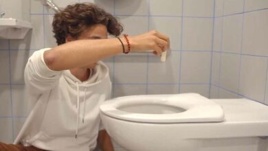 L'invention d'un applicateur écologique et jetable dans les toilettes