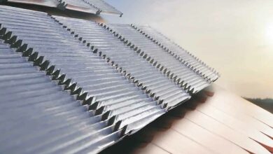 Application potentielle des photo-réacteurs à faible coût et à haut rendement sur le toit d'une maison à faible consommation d'énergie.