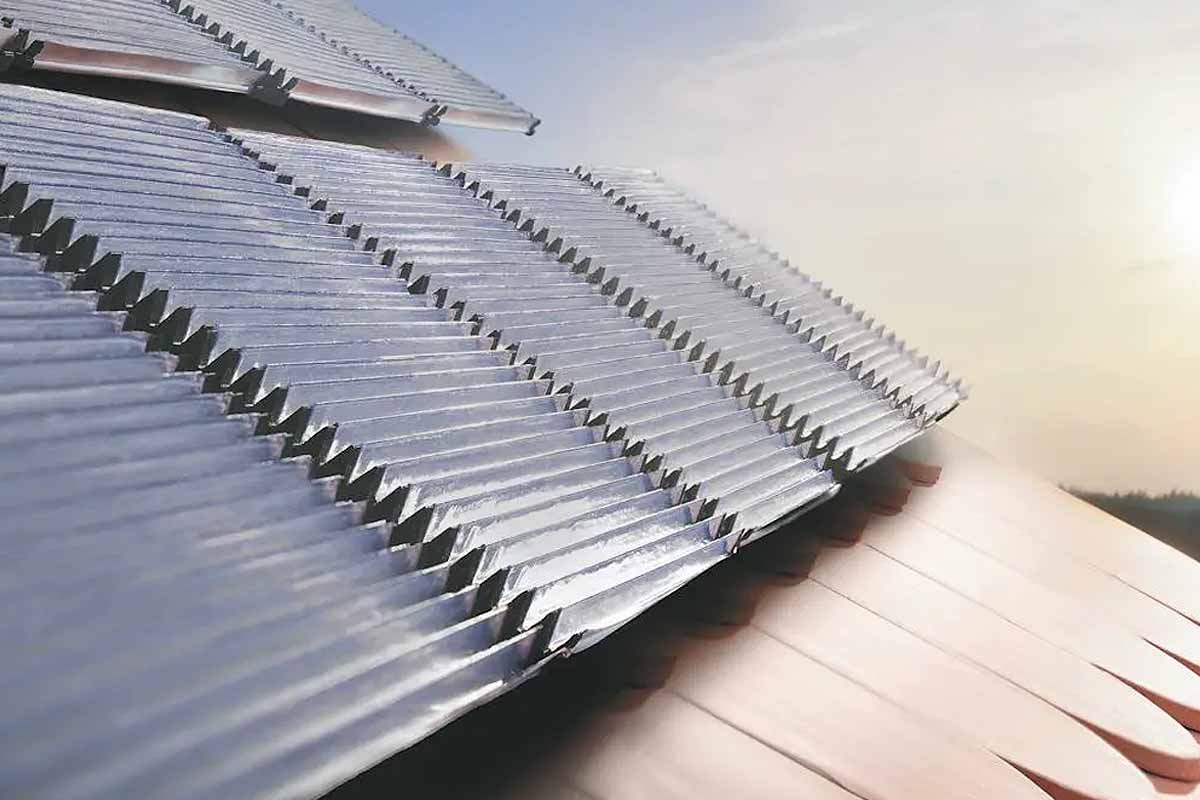 Application potentielle des photo-réacteurs à faible coût et à haut rendement sur le toit d'une maison à faible consommation d'énergie.