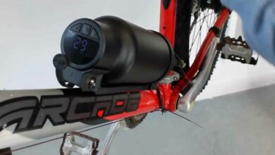 L'invention d'un kit d’électrification pour vélo en forme de gourde.