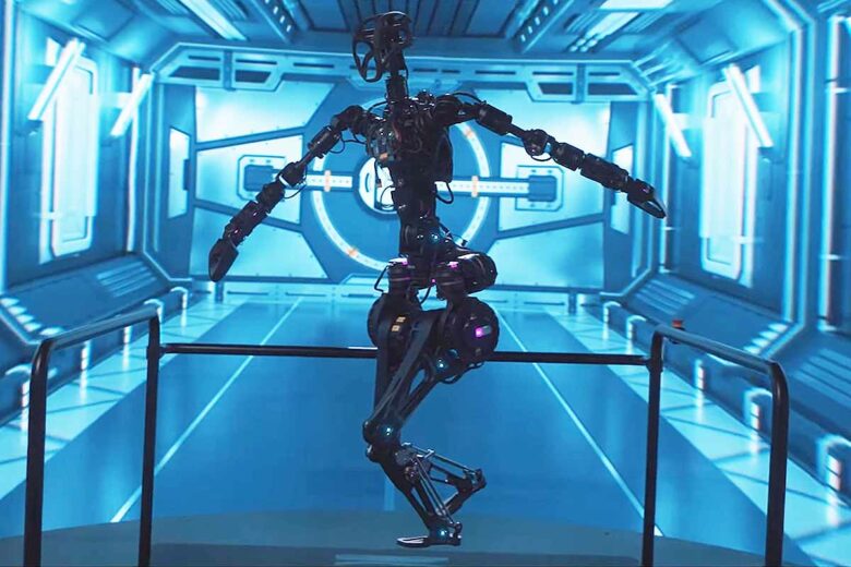 L'invention d'un robot humanoïde capable de fournir des soins ainsi qu’une assistance en physiothérapie