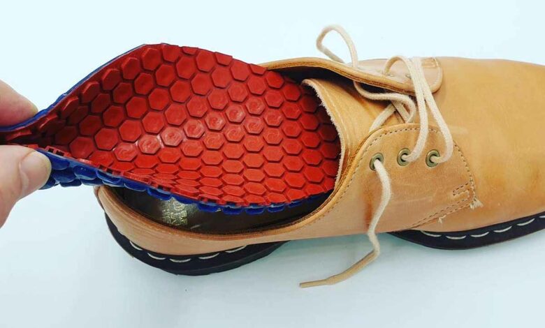 L'invention de semelles thermodynamiques qui refroidissent ou réchauffent les pieds avec l'énergie des pas.